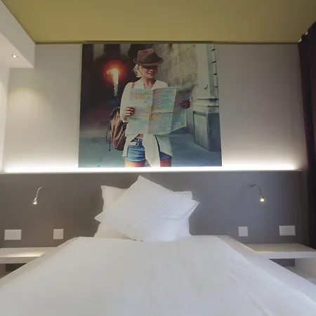 Hotel City Locarno فندق لوكارنو