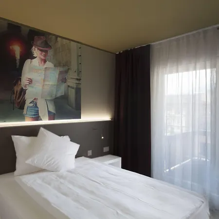 Hotel City Locarno لوكارنو