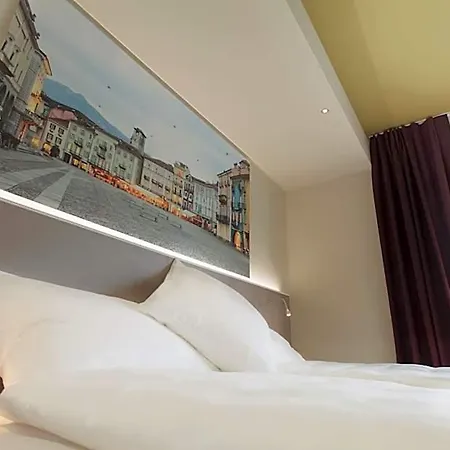 Hotel City Locarno Отель
