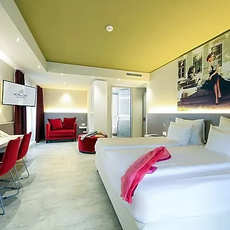 Hotel City Locarno Отель Локарно