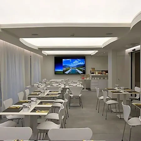 Hotel City Locarno Отель Локарно
