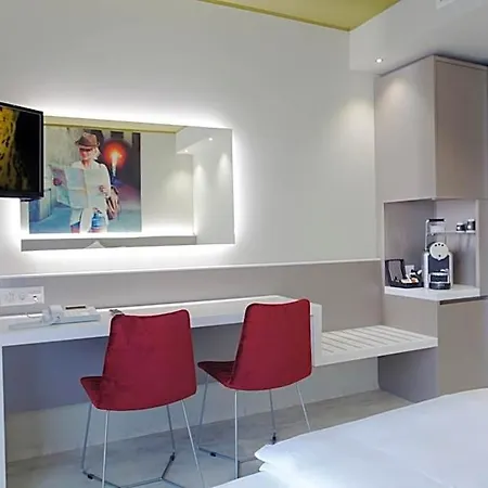 Hotel City Locarno Отель