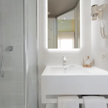 Hotel City Locarno فندق