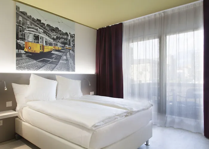 Hotel City Locarno ホテル 3*