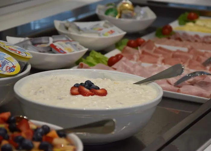 Hotel City Locarno ホテル ロカルノ