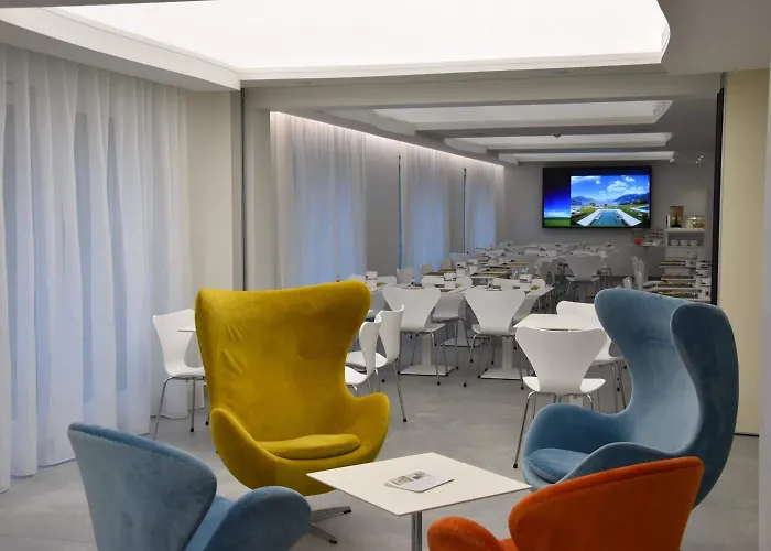 Hotel City Locarno ホテル 3*