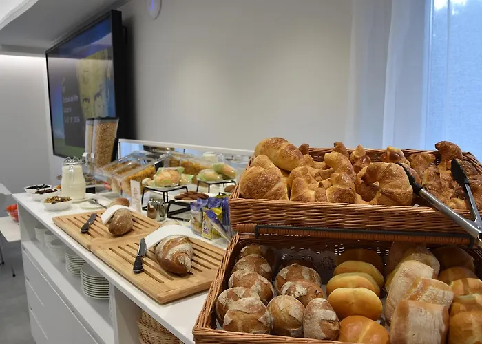 Hotel City Locarno ホテル 3*