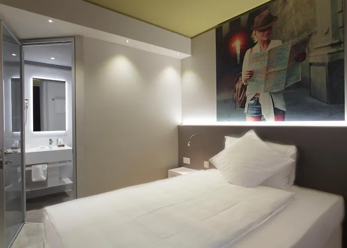 Hotel City Locarno ホテル ロカルノ