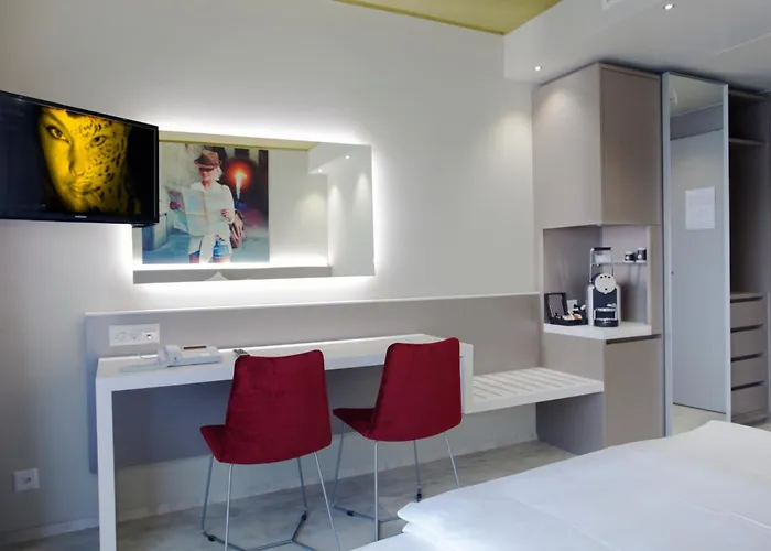 Hotel City Locarno ホテル