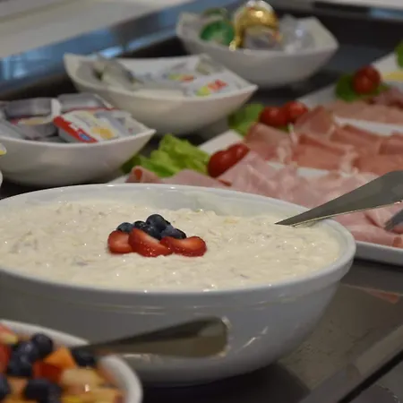 Hotel City Locarno מלון לוקרנו