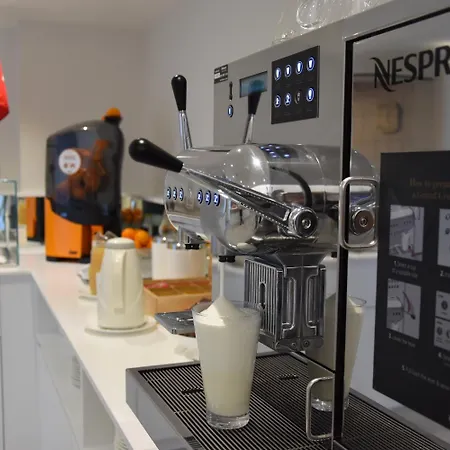 Hotel City Locarno מלון 3*