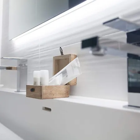 מלון Hotel City Locarno 3*