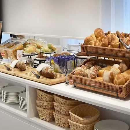 Hotel City Locarno מלון