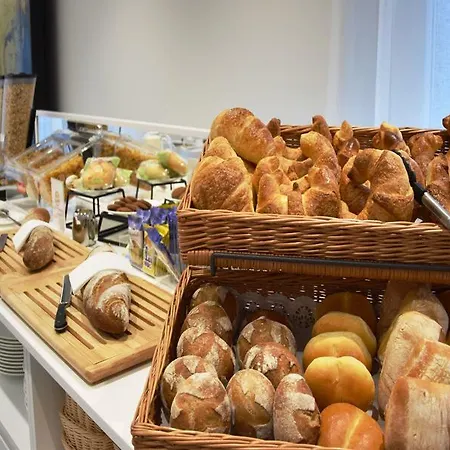 מלון Hotel City Locarno לוקרנו