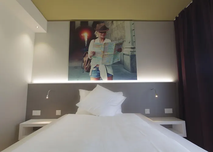 Hotel City Locarno فندق لوكارنو