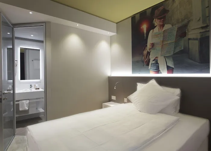 Hotel City Locarno لوكارنو