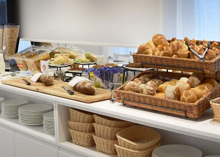 Hotel City Locarno فندق لوكارنو