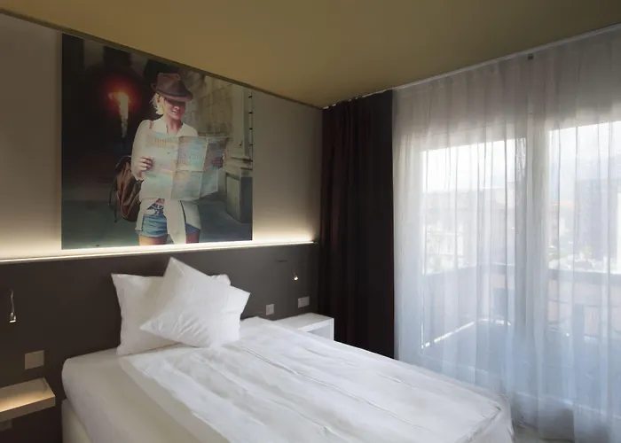 Hotel City Locarno لوكارنو