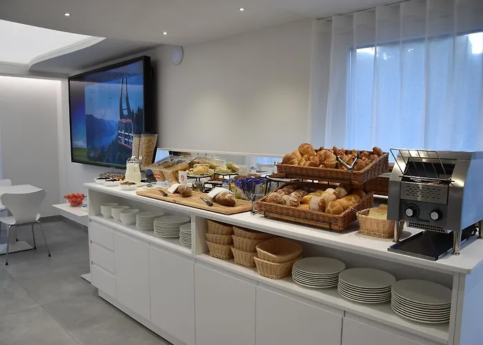 Hotel City Locarno فندق لوكارنو