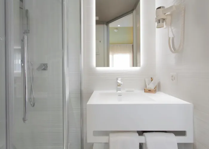 Hotel City Locarno فندق